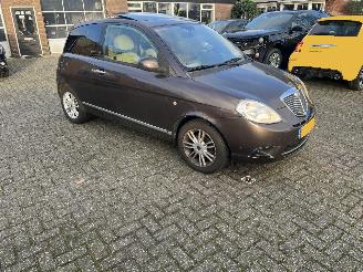 krockskadad bil auto Lancia Ypsilon LIMITED EDITION. 2010/9