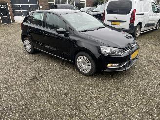 skadebil auto Volkswagen Polo 1.4 TDI COMFORTLINE. ZWART. 2015/12
