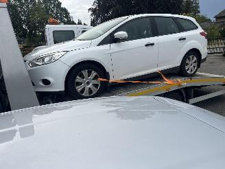 skadebil auto Ford Focus Wagon 1.0 EcoBoost Titanium 2014/1