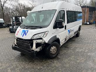 krockskadad bil auto Fiat Ducato 2.3 MAXI PKW 9 PERSOONS  PLUS INVALIDE LIFT. 2018/9