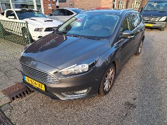 krockskadad bil auto Ford Focus 10.i titanium 2017/7