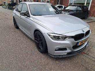 Vaurioauto  passenger cars BMW 3-serie 320i high executive automaat 2017/5