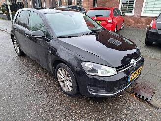 Schadeauto Volkswagen Golf 1.4 tsi lounge automaat 2016/1
