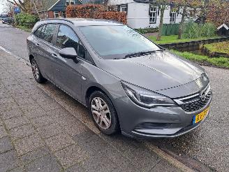 Damaged car Opel Astra SPORTS TOURER 1.0i online edition 2018/1