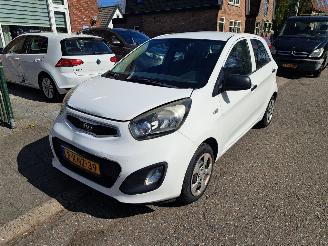 Auto incidentate Kia Picanto 1.0i 2013/6