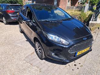 Damaged car Ford Fiesta 1.0i champion 2013/3