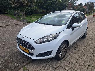 skadebil auto Ford Fiesta 1.25i sen edition 2014/2