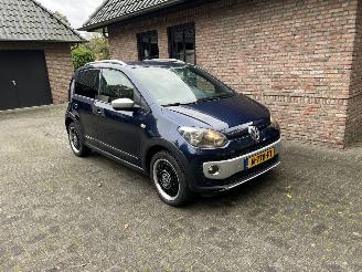 Avarii autoturisme Volkswagen Up! 1.0 GROOVE CROSS UP BLUEMOTION 2015/4