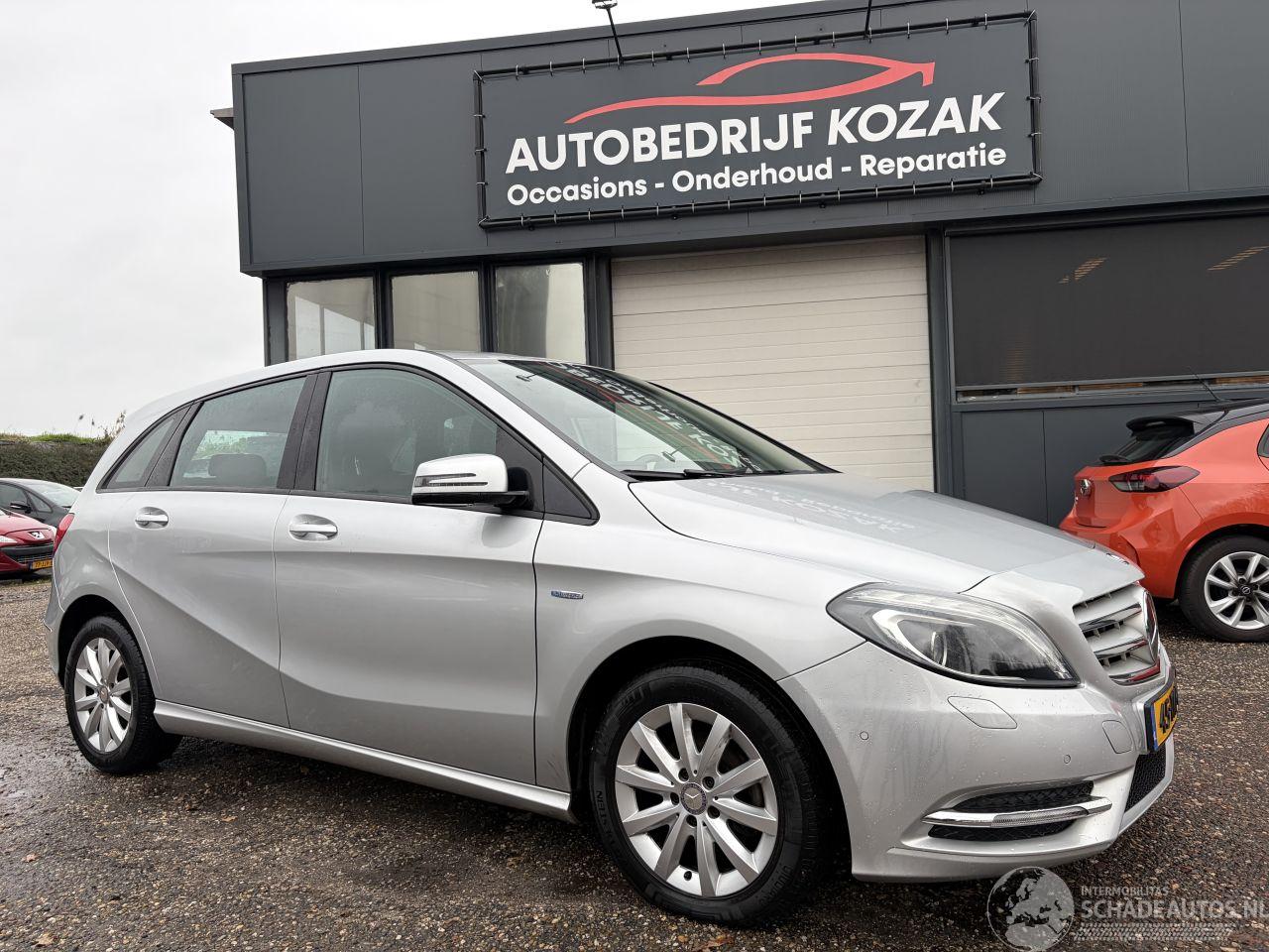 Mercedes B-klasse 180 Ambition AIRCO CRUISE PDC TREKHAAK