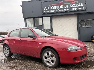 occasion passenger cars Alfa Romeo 147 1.6 T.Spark Distinctive AIRCO LEDER 2005/6
