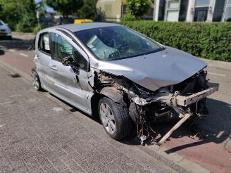 Uttjänta bilar auto Peugeot 308 1.6 HDi 2010/1