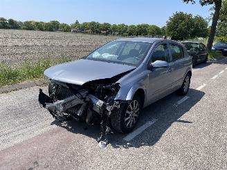 Opel Astra 1.6-16V picture 2