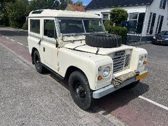 skadebil auto Land Rover 88/109 2.3 88 series III 1980/5