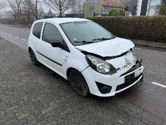 Salvage car Renault Twingo 1.2-16V 2011/6