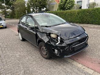Damaged car Ford Fiesta 1.1 Trend 2017/11