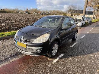Renault Clio 1.4-16V picture 2