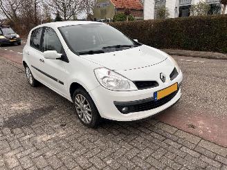 skadebil auto Renault Clio 1.2-16V TCe 100 2009/3