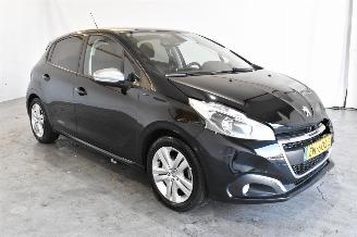skadebil auto Peugeot 208 1.2 PureT. Signature 2019/6