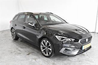 uszkodzony samochody osobowe Seat Leon SPORTSTOURER 1.5 eTSI FR LaunchEd 2020/11