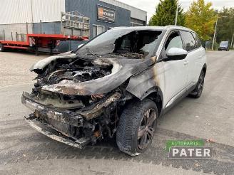 Coche siniestrado Peugeot 5008 5008 II (M4/MC/MJ/MR), MPV, 2016 / 2024 1.2 12V e-THP PureTech 130 2021/8