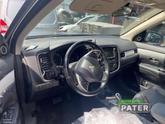 Mitsubishi Outlander Outlander (GF/GG), SUV, 2012 / 2022 2.0 16V PHEV 4x4 picture 6