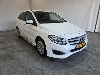 krockskadad bil auto Mercedes B-klasse 220D Ambition 2018/8