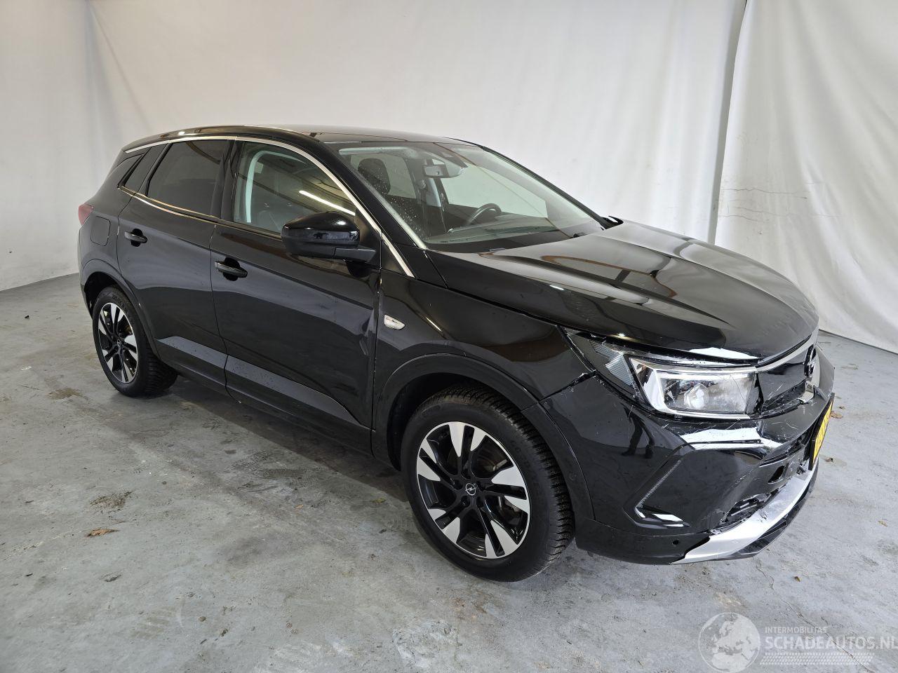 Opel Grandland 1.6 TurboHy Level 3