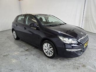 Vaurioauto  passenger cars Peugeot 308 1.2 VTi Blue Lease 2014/2