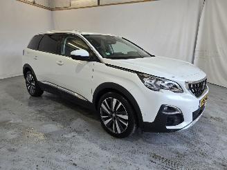 Vaurioauto  passenger cars Peugeot 5008 1.2 PureTech Blue Lease Premium 2020/11