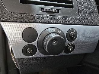 Opel Astra GTC 1.6 Enjoy picture 21