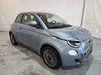 krockskadad bil auto Fiat 500 RED 42 kWh 2021/12