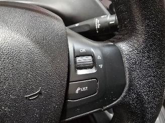 Peugeot 208 1.2 VTi Allure picture 25