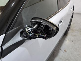 Peugeot 2008 1.2 Hybrid 145 GT picture 11