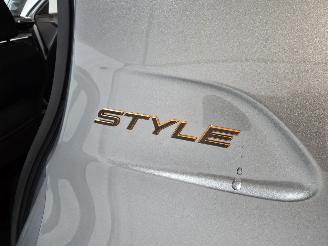 Peugeot 208 1.2 PureTech 75 Style picture 21