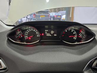 Peugeot 308 1.2 PureTech Blue Lease Executive picture 22