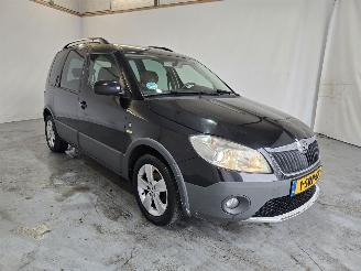 krockskadad bil auto Skoda Roomster 1.2 TSI Fresh 2014/2