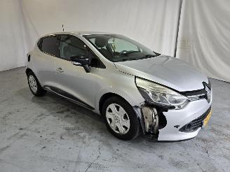 Vaurioauto  passenger cars Renault Clio 1.5 DCI 2013/11
