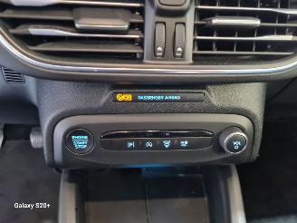 Ford Focus 1.0 EBH Titanium picture 17