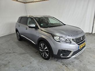 damaged passenger cars Peugeot 5008 1.2 PureTech Allure 2018/2