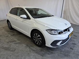 damaged passenger cars Volkswagen Polo 1.0 TSI Life 2023/1