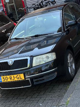 Damaged car Skoda Superb 2.8 V6 Elegance 2005/4
