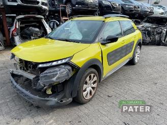 Vrakbiler auto Citroën C4 cactus C4 Cactus (0B/0P), Hatchback 5-drs, 2014 1.2 PureTech 82 12V 2015/1