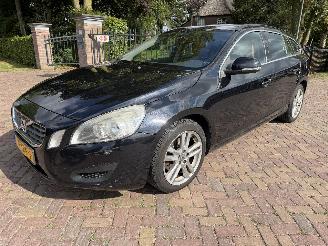 Voiture accidenté Volvo V-60 2.0 D3 R-Design 2011/3