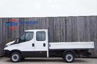 damaged passenger cars Iveco Daily 35S12 2.3 HPi Dubbele Cabine Open Laadbak Trekhaak 85KW Euro 6 2017/1