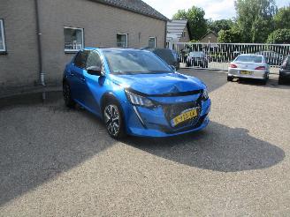 Vaurioauto  passenger cars Peugeot 208 1.2 PureT GT-line 1E EIG NAP REST BPM 900 EURO !!!! 2021/1