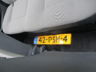 Renault Twingo 1.2-16V Authentique NAP picture 16