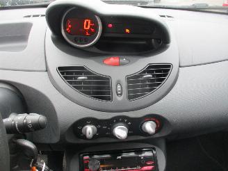 Renault Twingo 1.2-16v Authentique LPG picture 15