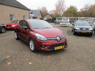 Vaurioauto  passenger cars Renault Clio 0.9 TCe Limited Airco NAP 2018/4