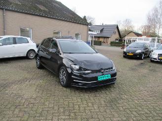 krockskadad bil auto Volkswagen Golf 1.0 TSI HighLine Business R 2017/11