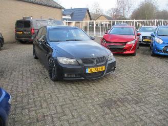 krockskadad bil auto BMW 3-serie 330 i Aut 2006/4